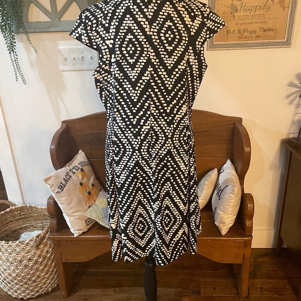 AB Studio womens size 16 black and white fit and flare dress /cap sleeves - Picture 2 of 5